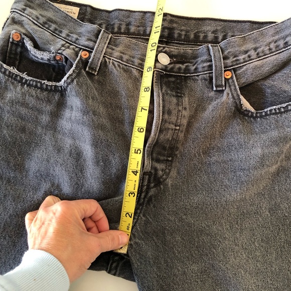Levi’s 501 Button-fly Black Jeans Women’s W28 L32, Straight Leg Classic Mid-Rise - Picture 14 of 17